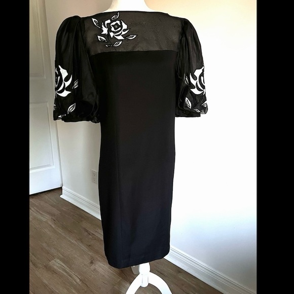 🆕 🇨🇦 Statement little black dress w/its original white floral applique-vintage - Picture 13 of 13